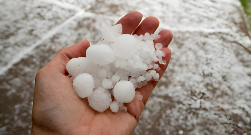 Grandine devastante sulle Marche: circa sessanta feriti e danni ingenti sulla costa